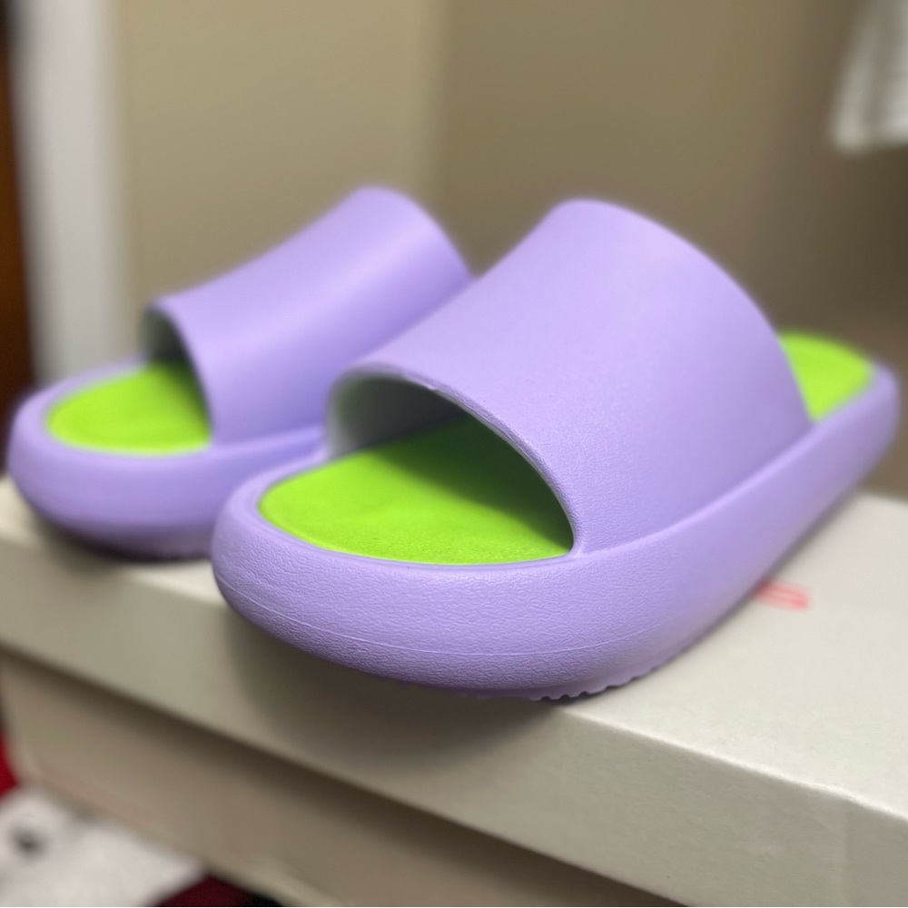 🆕 Beach Slides Purple and Green Slides. Size 10. NWT - Picture 2 of 5